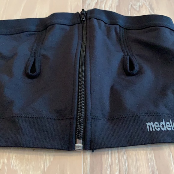 Medela breast pump bra - Size medium - Picture 3 of 7